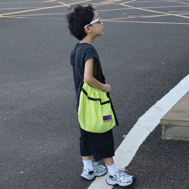 Bolso de hombro para bebé coreano de gran capacidad Bolso de mensajero para niños con cordón de aire extranjero Bolso para niños de viajes deportivos de ocio