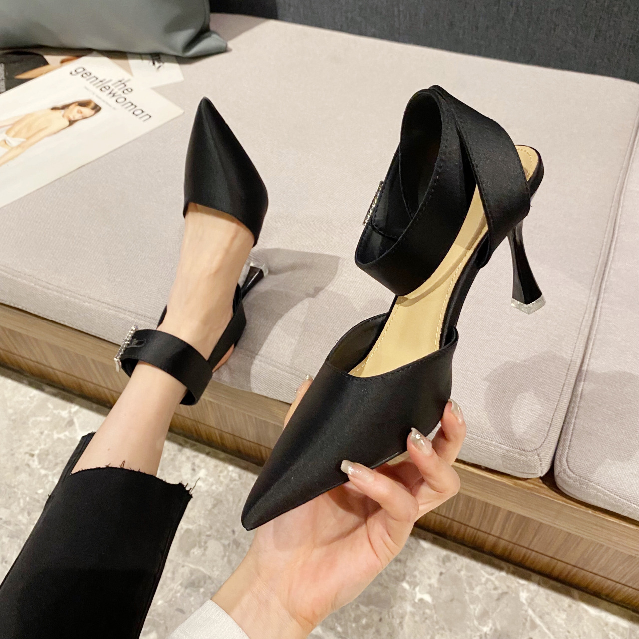 Baotou Slim Sandals for 2024 Spring/Summer New Korean Edition Pointed Mid One line Buckle Back Air High Heel Women's_voghion.com