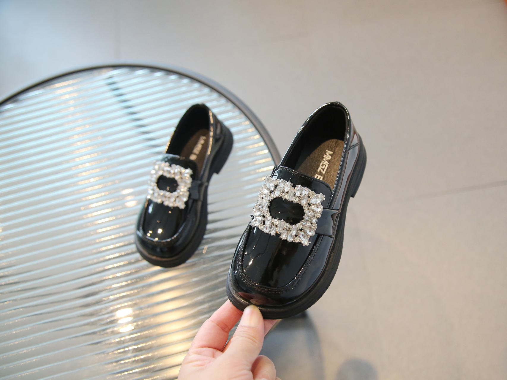 Korean version of square buckle large water diamond loafers, black leather shoes, one kick girl's single shoe,_voghion.com