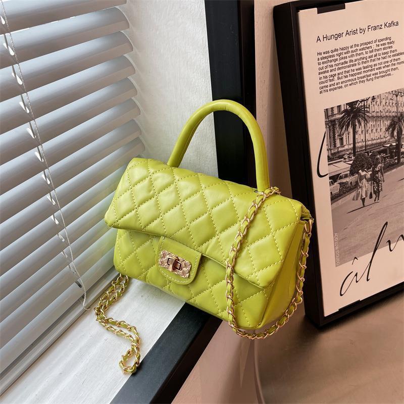 Summer texture small bag for women 2023 new fashion popular shoulder small square bag simple western style chain messenger bag