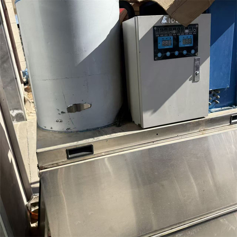 Export Flake Ice Machine, Used Ice Making Machine, Fully Automatic Commercial Flake Ice Machine, Ice Making Machine for Food, Seafood, and Cold Drinks