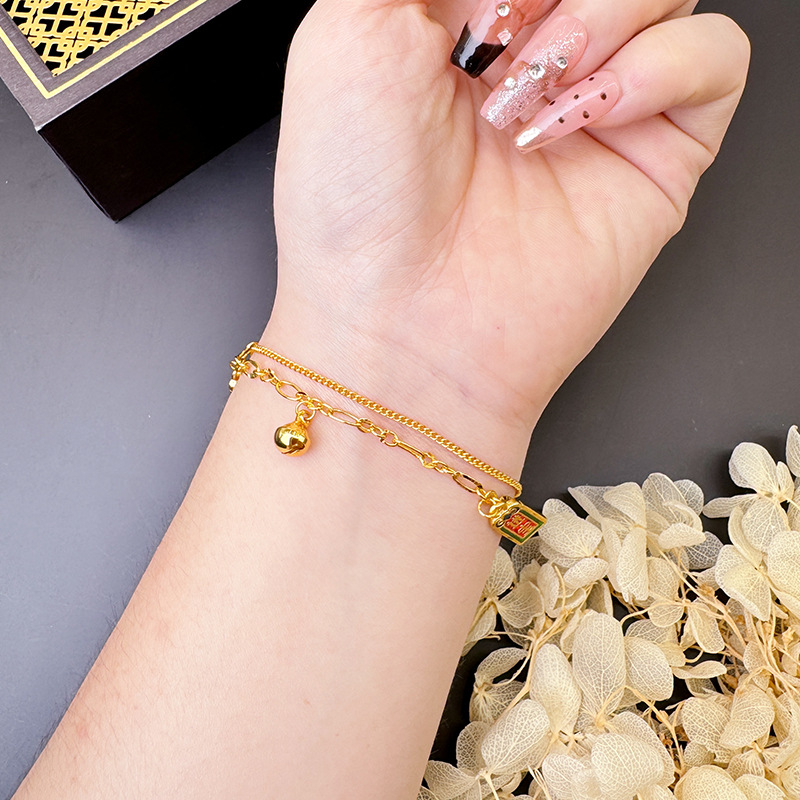 Mujeres exquisitas no se desvanecen en la fuente de joyerías retro de estilo chino multicapa.