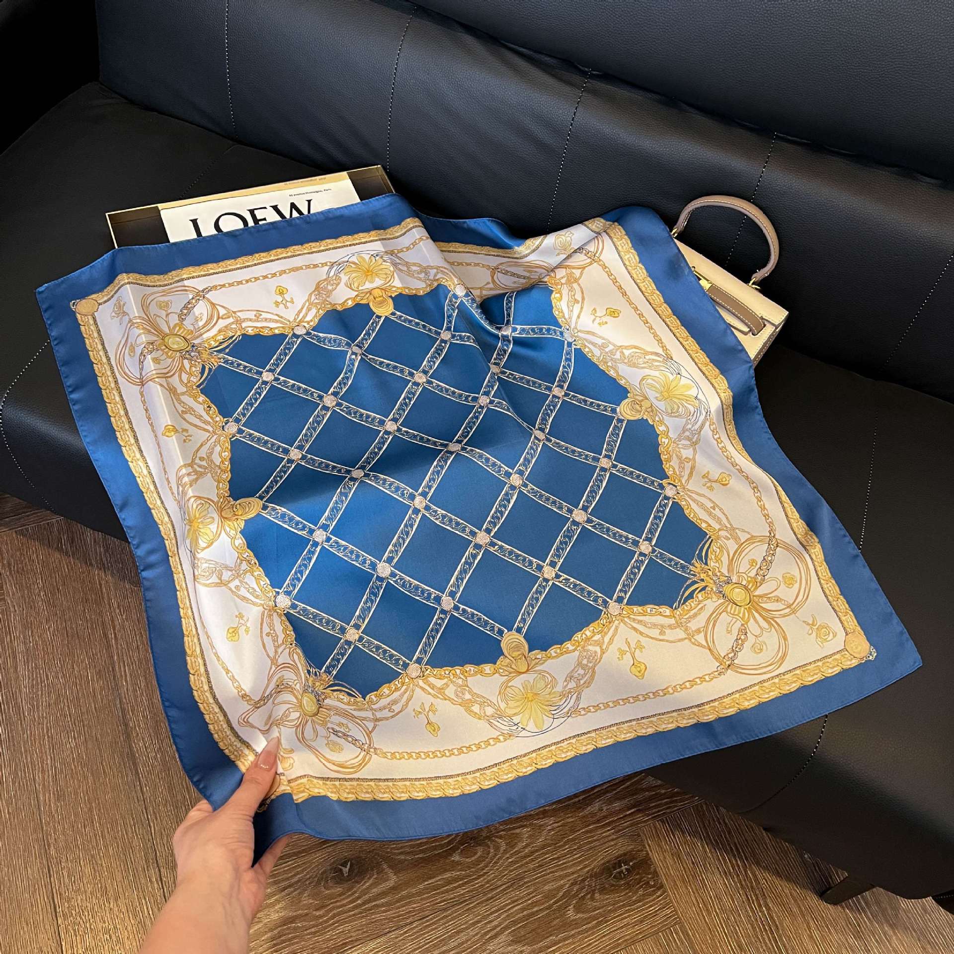 Transfronterizos nuevos bufandas de seda azul de alto nivel de seda cuadrada de simulación bufandas de moda de decoración de moda de combinación bolsa correa de pelo bufandas profesionales