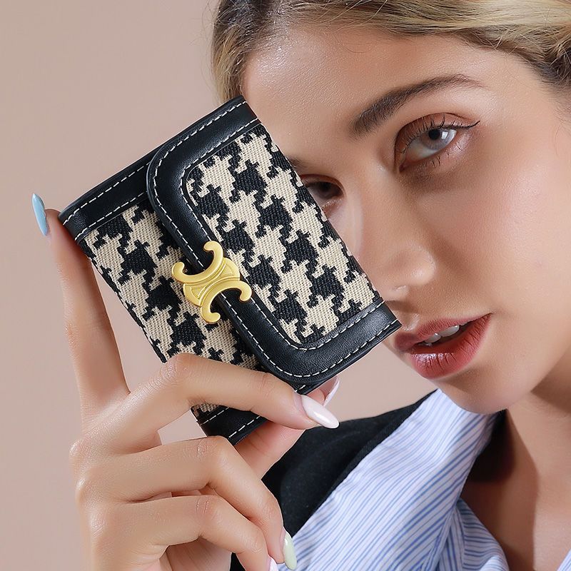 Titular de la tarjeta exquisita de las mujeres de gama alta 2023 nueva cartera corta multi-tarjeta de gran capacidad plegable multifuncional nicho