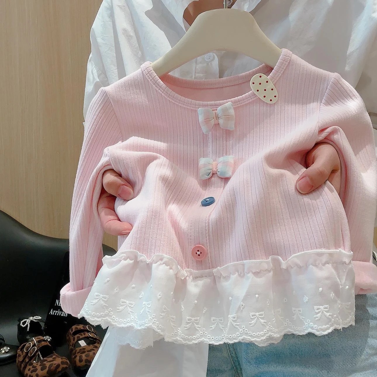 Girls' Spring and Autumn Lace Trim Base Layer Top with Bow, New Sweet Style Inner Layer Top/Sweatshirt/Baby Clothes