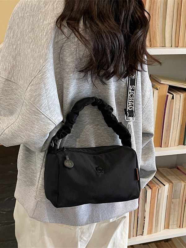 Bolso de tela de nylon de moda para mujeres 2026 nuevo estilo coreano bolso pequeño de tendencia nicho de diseño plegable bolso de mano image 3