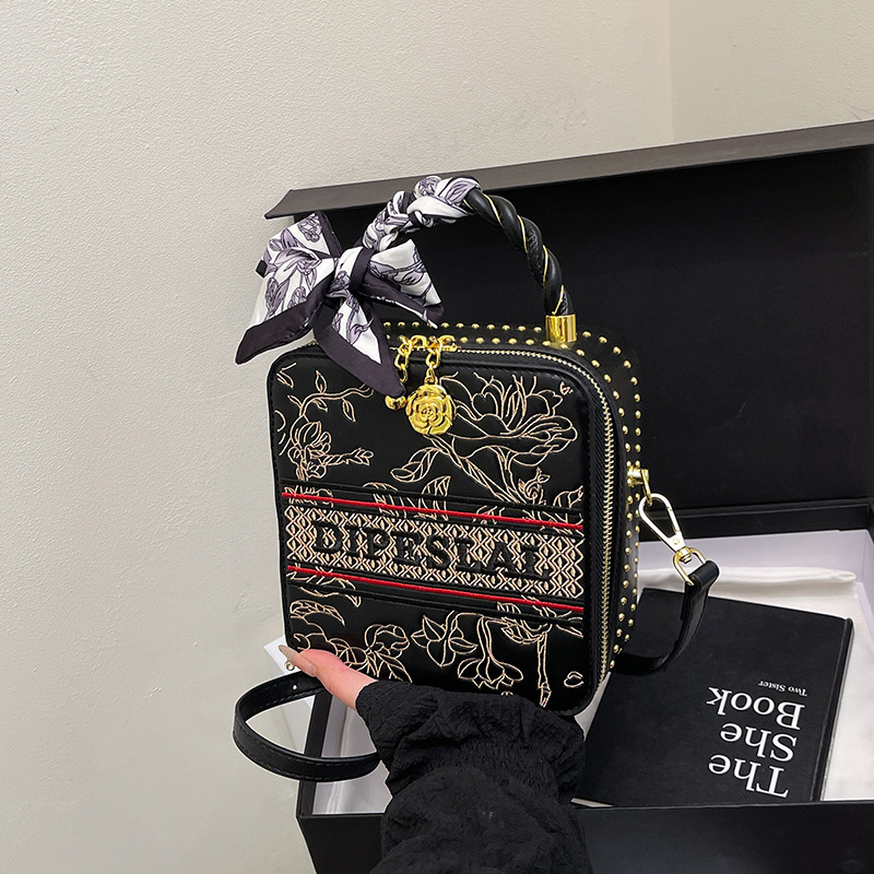 2025 New Summer Live Broadcast Popular Large-Capacity Versatile Hand-Carrying One-Shoulder Diagonal Embroidered Box Women's Bag