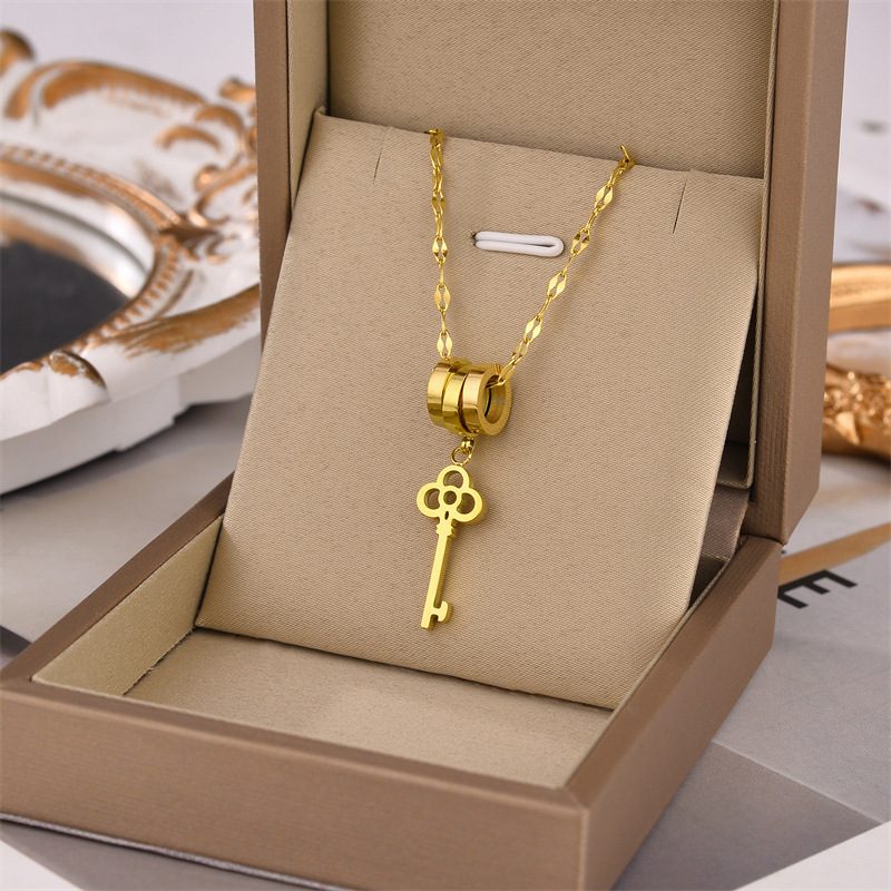 Collar de acero de titanio para mujeres simple y versátil estilo ligero de lujo nicho diseño de alta calidad no decoloración joyería de cadena de clavícula al por mayor
