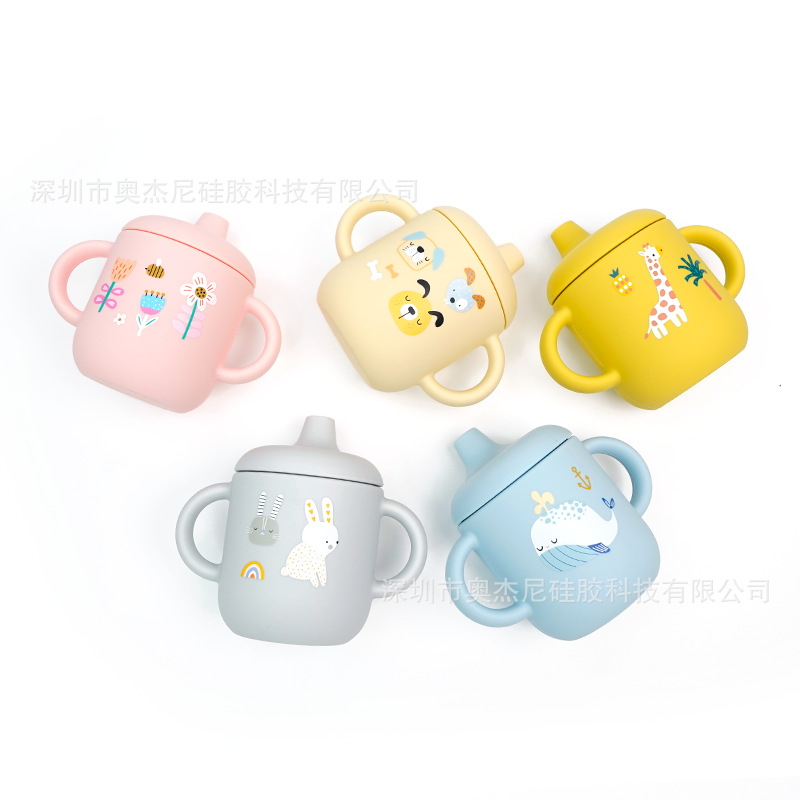 Taza de aprendizaje para bebés de silicona de grado alimenticio - 180 ml - Con boquilla y asas - Estampado disponible - En stock - Venta al por mayor