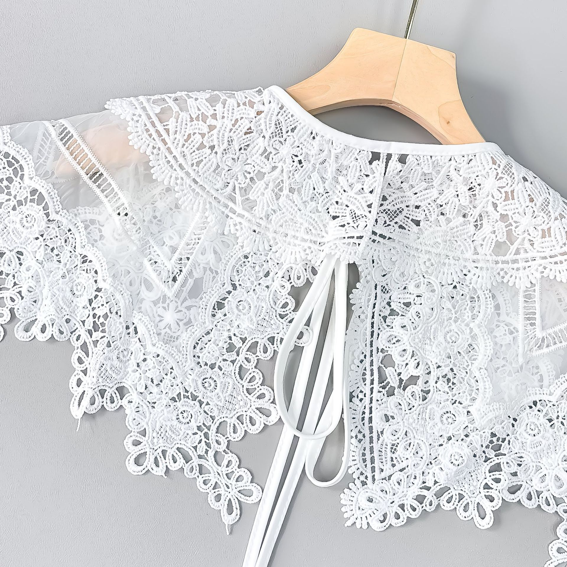 Verano delgado abrigo de encaje protector solar hueco versátil falso cuello vestido de moda de mujer chale