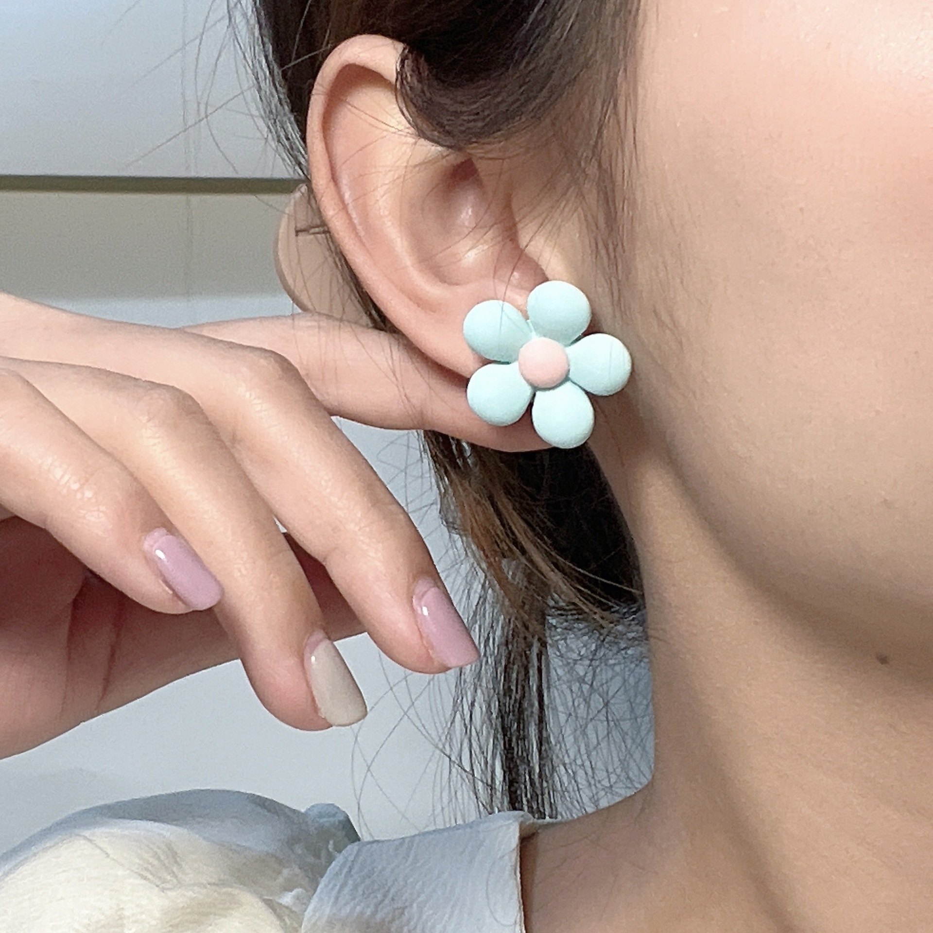 Resin Material Sweet Flower Resin Women's Ear Studs