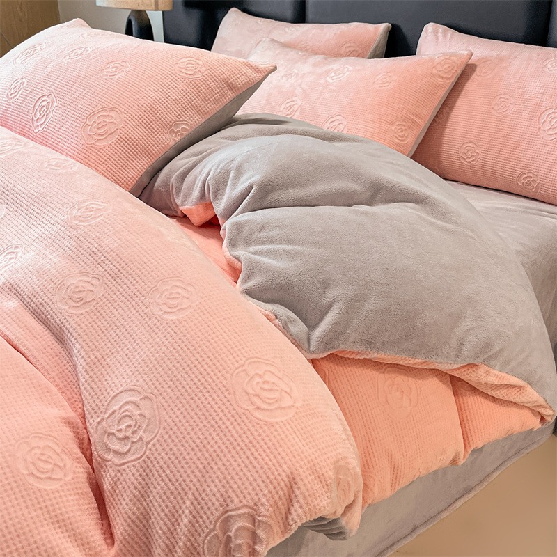 Cama de terciopelo de leche tallada gruesa de cuatro piezas de invierno cálido de coral franela edredón sábana de tres piezas