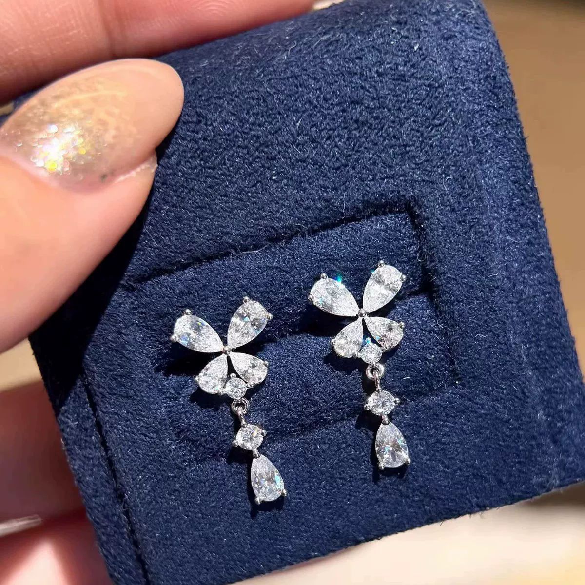 2026 viento falso sensación de atmósfera super inmortal pendientes de flores de malla temperamento suave de chiffon para mujeres pendientes