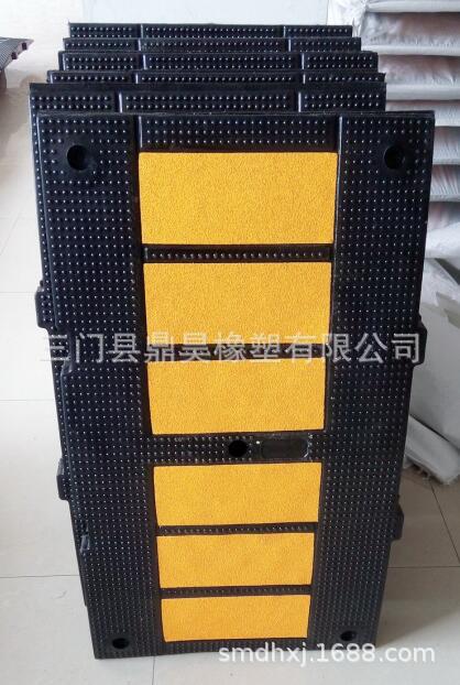 出口型橡胶减速带减速块减速条减速板欧式减速垄贴膜减速防滑块