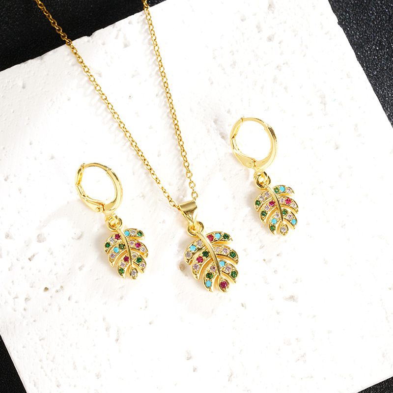 Collar de oro de arena de Vietnam Moda Super flash con microincrustaciones de hojas Pendientes Conjunto Mujer Dulce Todo fósforo Advanced Sense Joyas al por mayor