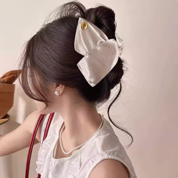 Champagne Hepburn style gripper
