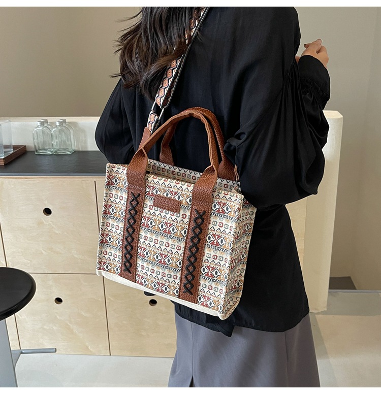 Women's Large Canvas Flower Elegant Vintage Style Streetwear Square Zipper Tote Bag display picture 26