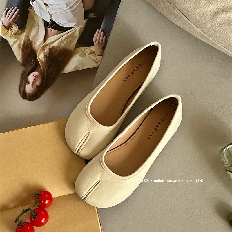 Korean-style split-toe shoes women's 2025 spring new soft leather shallow mouth one-step pig's trotters soft bottom retro low heel single-layer shoes