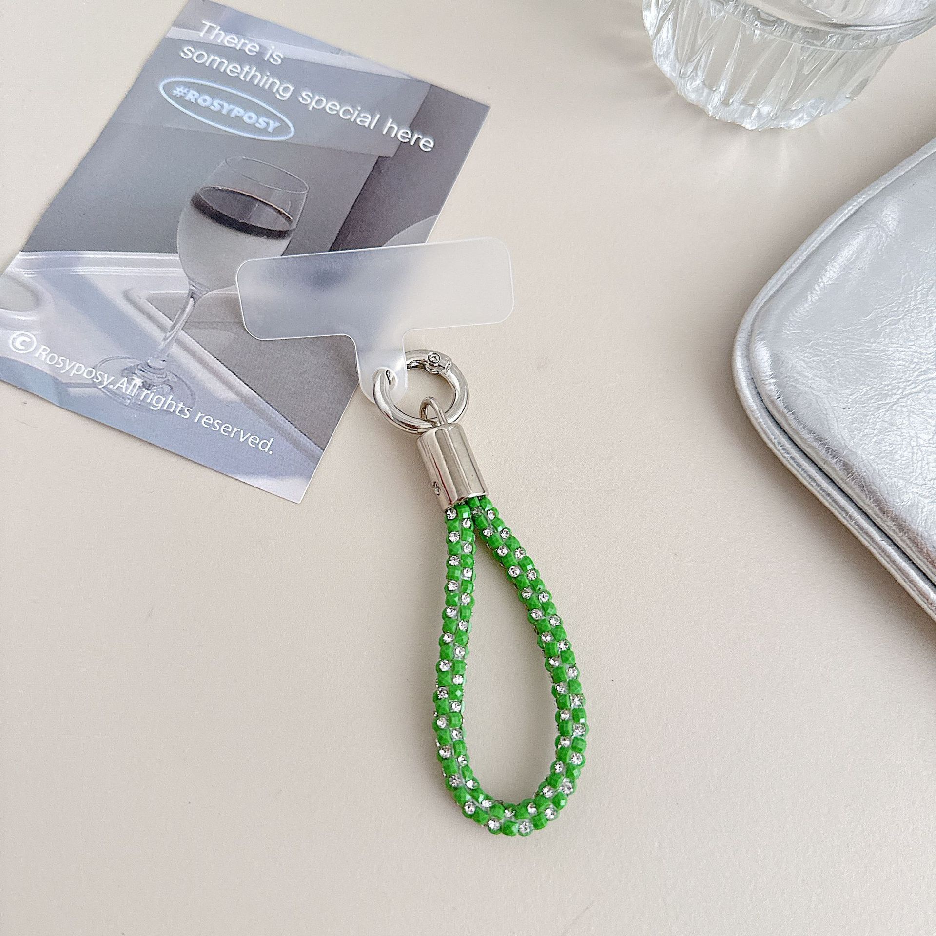 Cadena colgante de teléfono móvil de alta gama hecha a mano de boutique, sensación femenina de alta gama, lujo ligero, cadena colgante de diamante completo, cadena colgante de teléfono móvil de moda, sección larga y corta