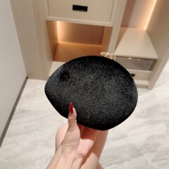 女性のレトロなベルベットの晩餐会はフォアグラの舞踏会を包んで結婚式の花嫁を包んで舞踏会の手を包んで斜めにチェーンバッグを掛けます。