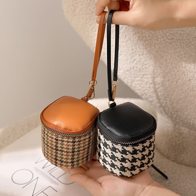 Houndstooth Soft Leather Clutch Mini Exquisite Zipper Coin Purse Bucket Mouth Red Bag Cosmetic Bag Small Hand Bag Houndstooth Soft Leather Clutch Mini Exquisite Zipper Coin Purse Bucket Mouth Red Bag Cosmetic Bag Small Hand Bag