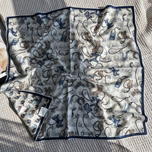 小马皮具时尚双面异花异色真丝羊毛围巾女秋冬气质百搭羊毛中方巾