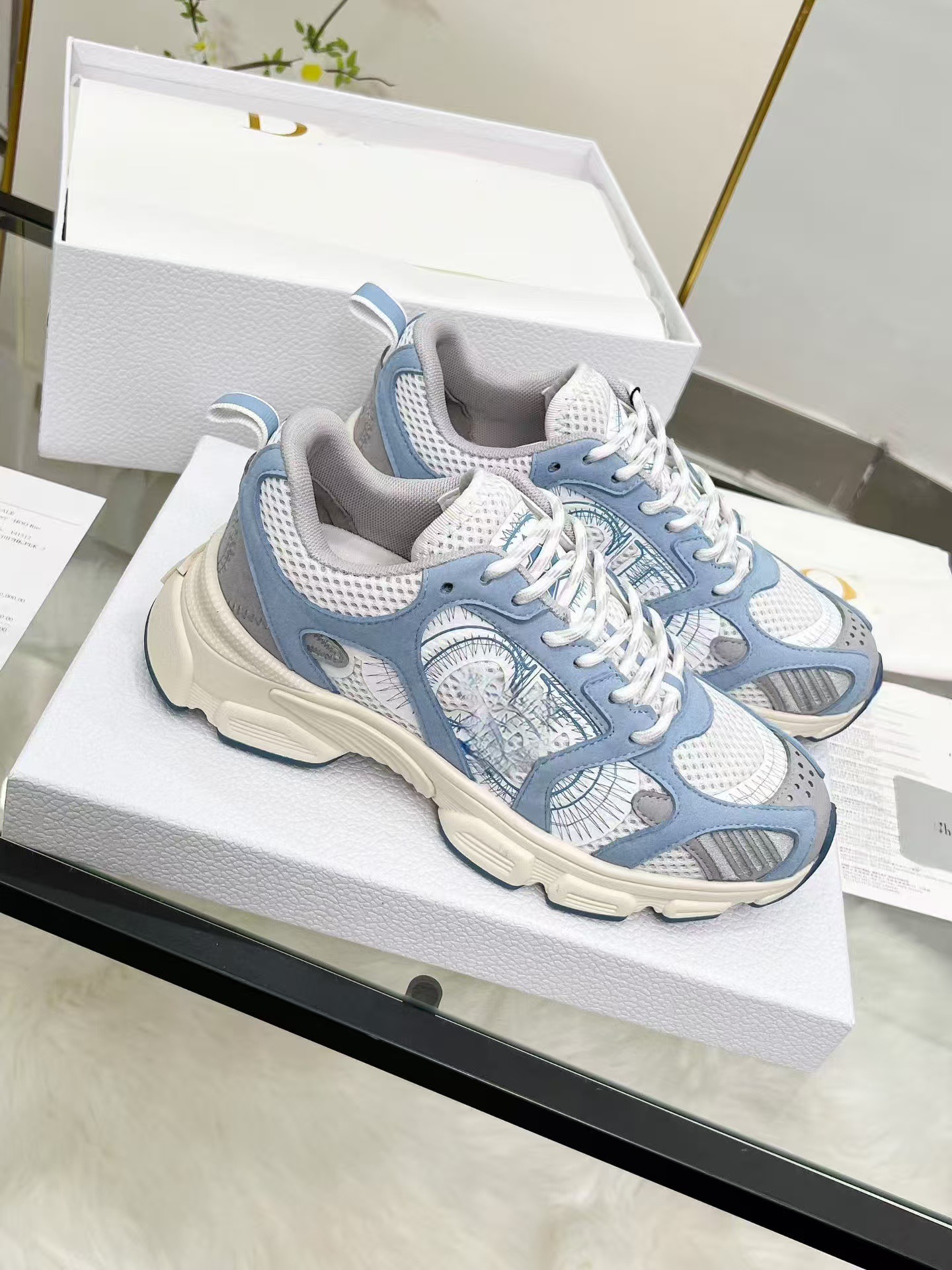 파란색과 흰색. 여성 사이즈만 해당