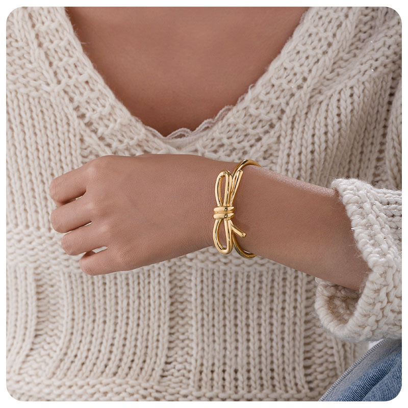 Tina transfronteriza de oro de titanio de 18k pulsera de acero para mujeres de alta calidad sensación dulce arco en joyería pulsera de acero inoxidable europea y americana