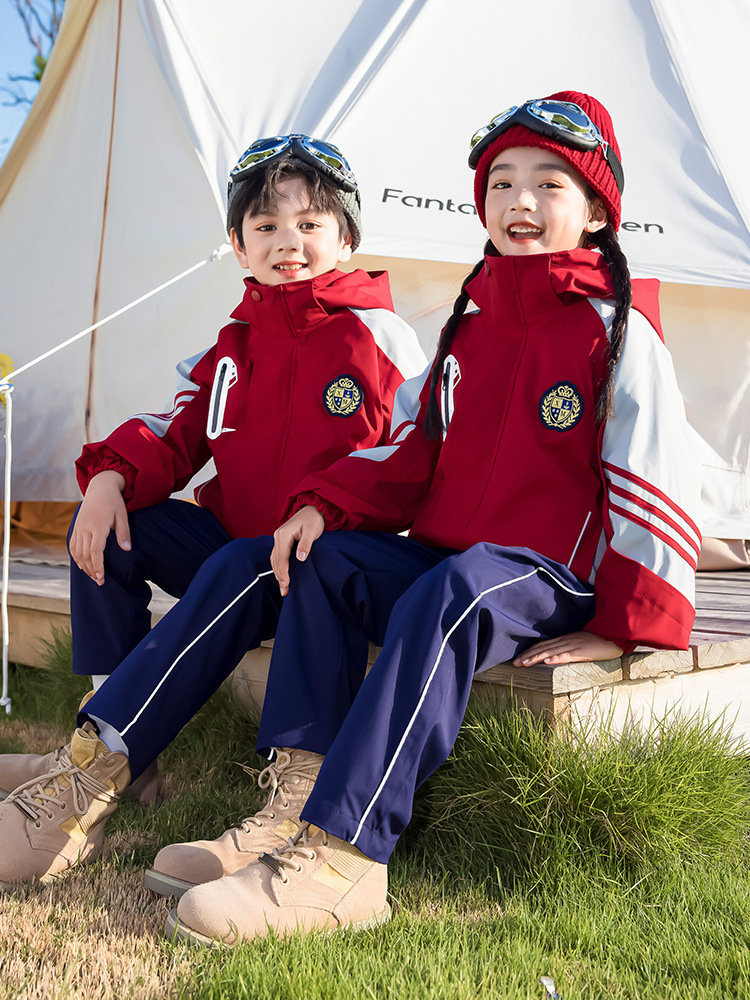 班服冲锋衣三件套2026校服小学生幼儿园服春秋装儿童可拆卸运动套