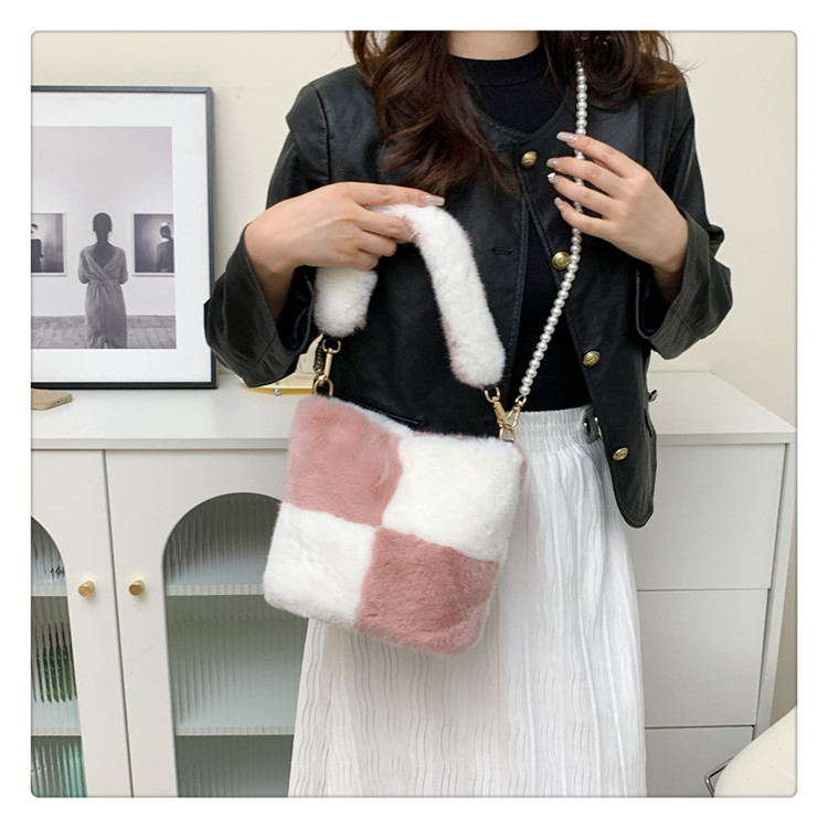 Women's Medium Plush Color Block Streetwear Bucket Magnetic Buckle Shoulder Bag Crossbody Bag display picture 2