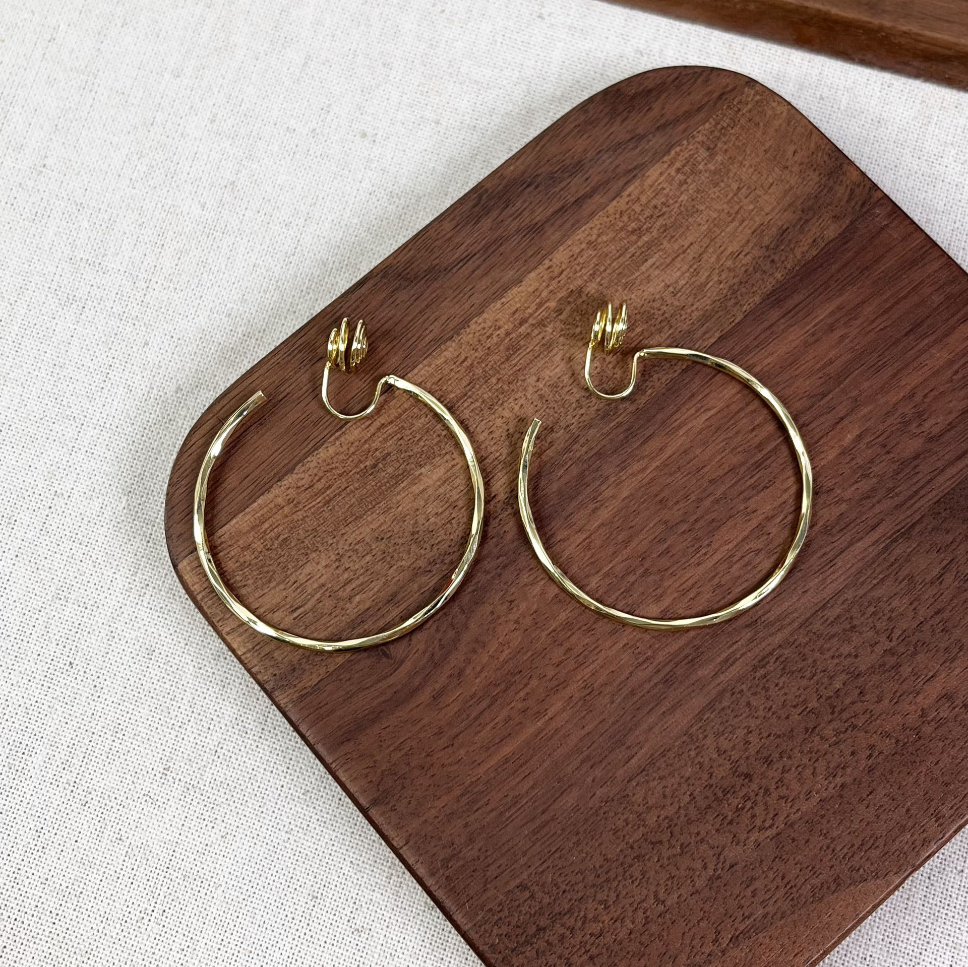 46# golden sparkling ear clip-4cm