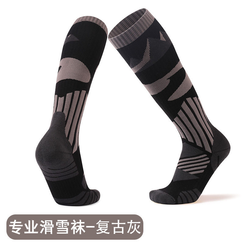 �ﶬ�Ӻ���Ůͬ�ѩ�������ů��Ͳ�˶��౬�����ѩ����