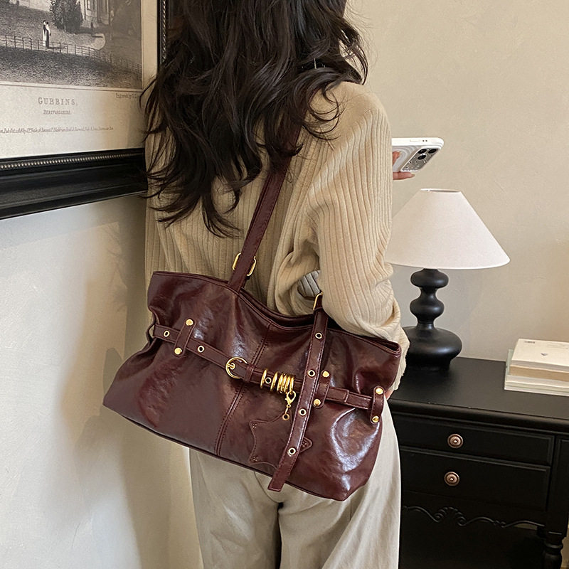 Túi xách tay nữ tote cỡ lớn chất liệu PU khóa cài nắp, đeo vai hai quai — Rượu vang đỏ, màu cà phê, xanh lá cây, đen chi tiết 16