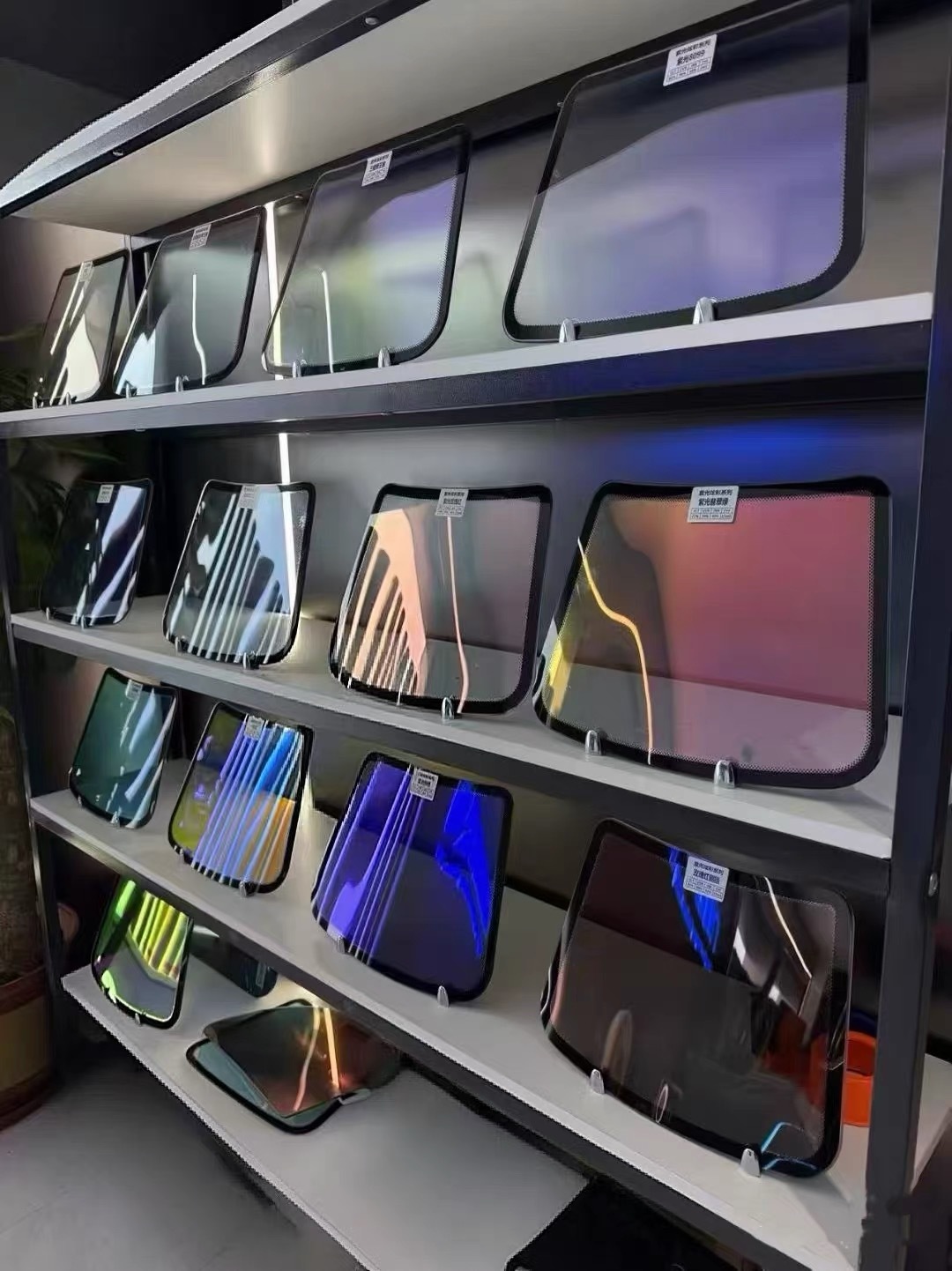 Factory wholesale of colorful car window tint film, including imperial purple, blue, and enchanting glass explosion-proof and sun protection films, sold in full rolls