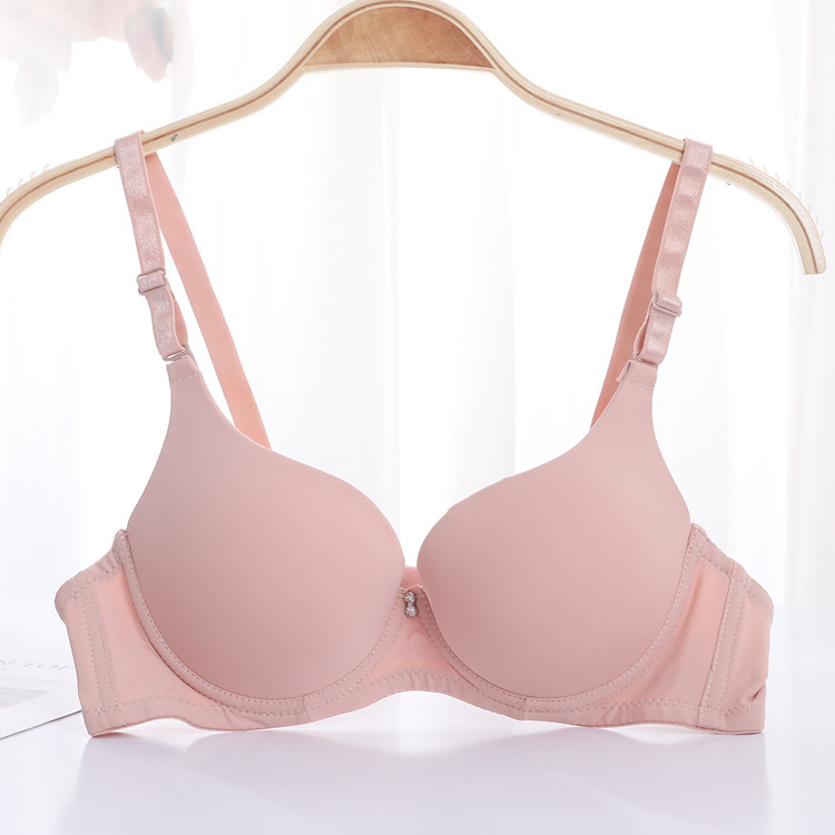 工場の現物の小胸を厚くして、ブラジャーを持っています。|undefined