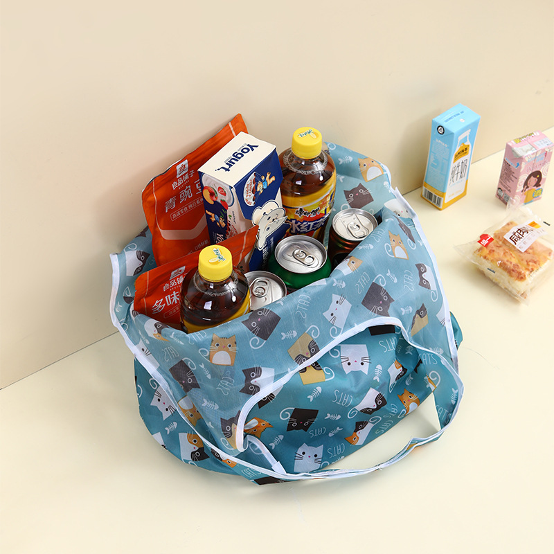Capacious folding shopping bag