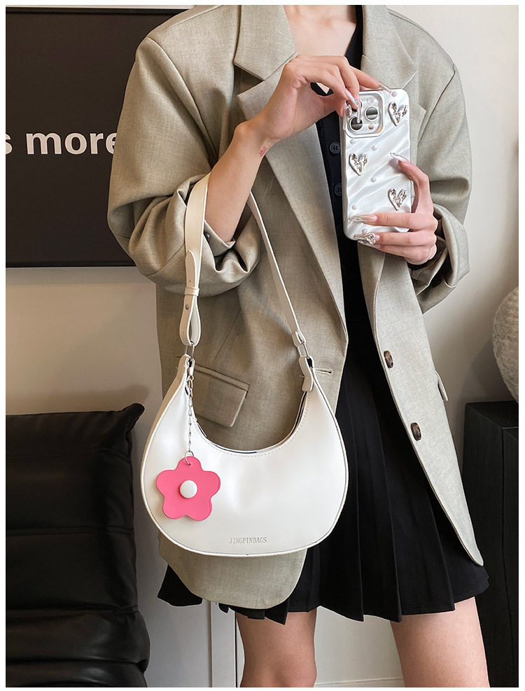 Cross-border women's bag 2024 New style, trendy texture, versatile, ins fashion single-shoulder armpit bag, small flower pendant, crescent moon bag undefined