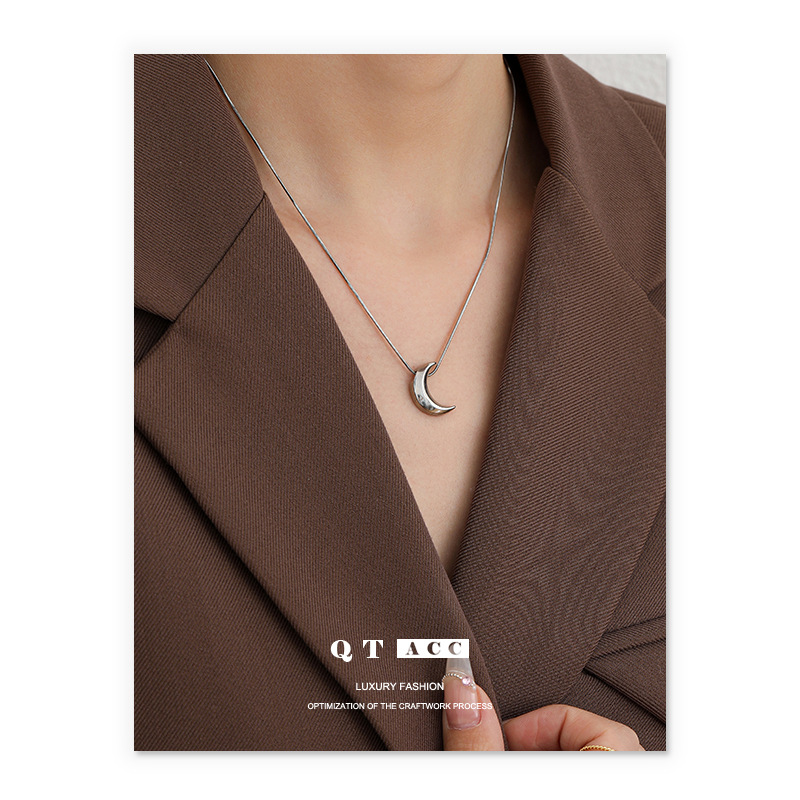 Moda europea y americana simple elegante collar de acero de titanio forma de luna diseño colgante Cadena de clavícula personalidad collar de todo fósforo para las mujeres image 5