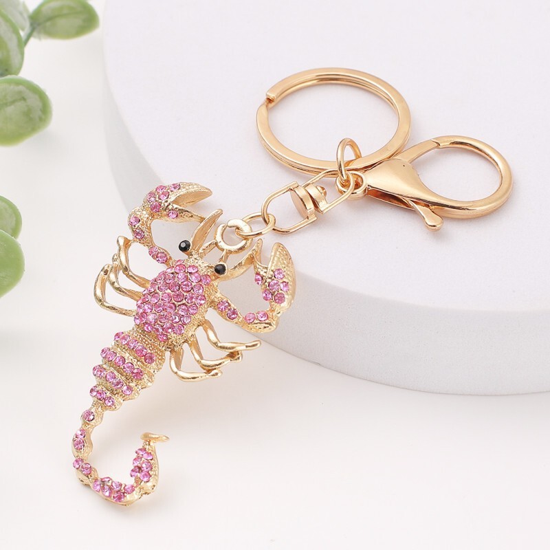 Hot-Selling Popular Small Scorpion Keychain Pendant with Rhinestones, Metal Insect Christmas Decoration Pendant Keychain Wholesale