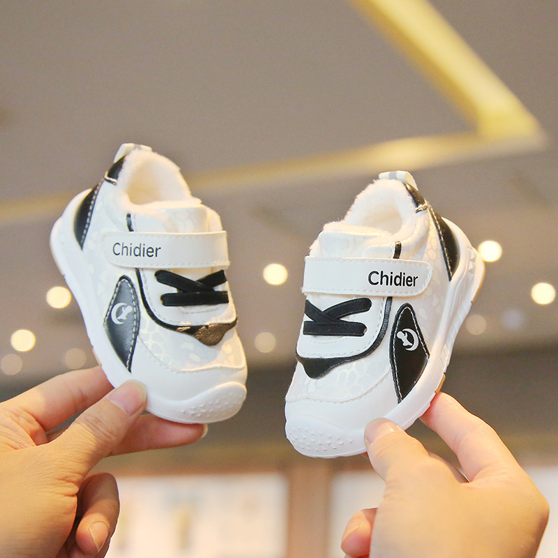 Zapatos de niño de bebé con forro polar para niños zapatos de bebé Otoño e Invierno zapatillas de deporte para niños zapatos de niña de 1 a 3 años