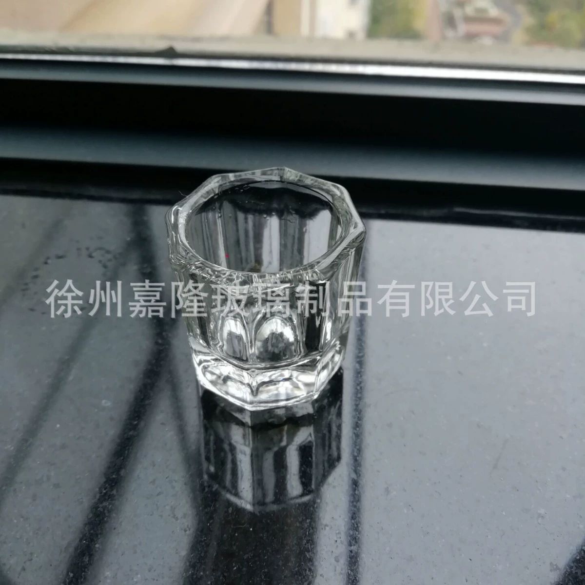 В наличии на складе небольшая восьмиугольная стеклянная чашка для мытья ногтей из кристаллов ногтей и чашка для смешивания специальной жидкости для ногтей