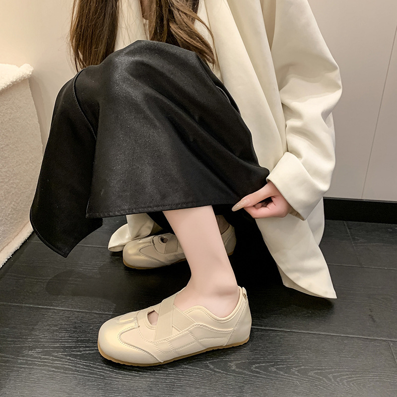 Aumentar la altura de la parte inferior gruesa de las zapatillas de verano de las mujeres europeas nuevas zapatillas pequeñas de alta calidad
