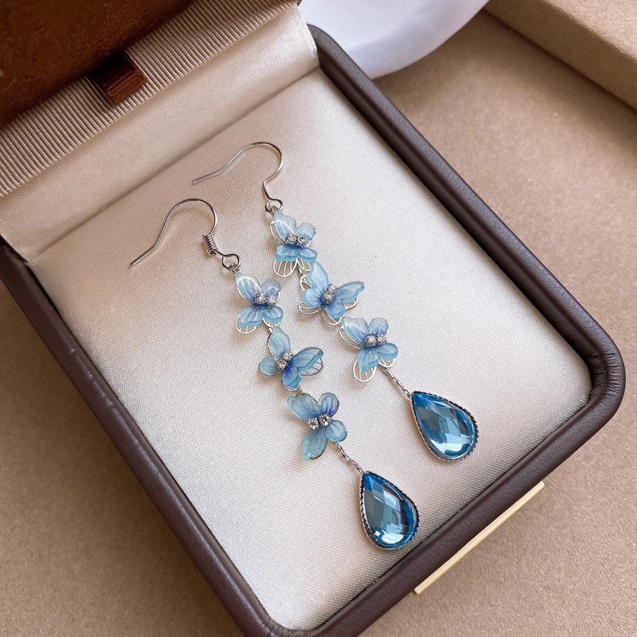 Summer elegant retro small design fashionable fresh earrings