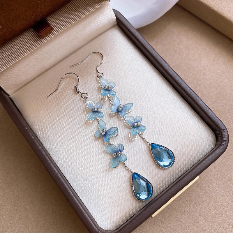 Summer Elegant Butterfly Earrings, Retro High-End Elegant Niche Design Earrings, Fashionable and Personalized Small Fresh Earrings