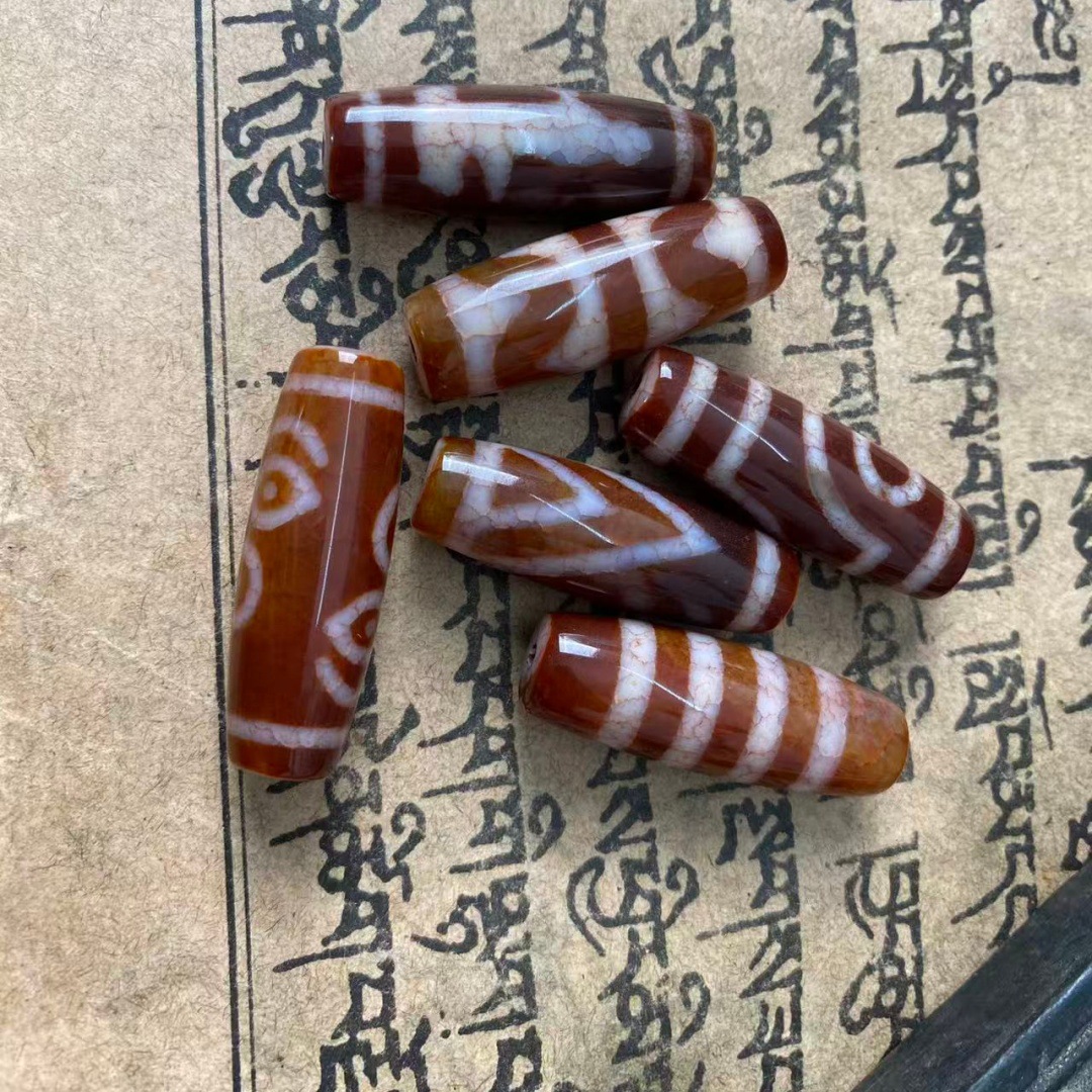 40mm Taiwanese craftsmanship red-fleshed agate dzi bead with weathered patina, suitable for Tibetan-style loose bead bracelets and necklaces.