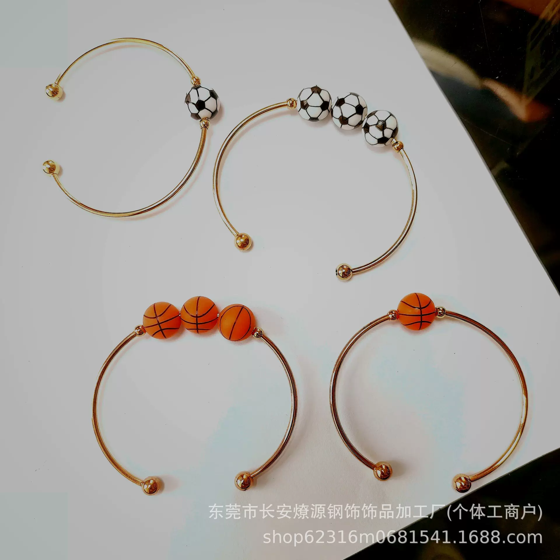 跨境新款2026世界杯礼品美墨加足球配件手环手链巴西足球配件手镯