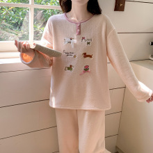 喔密哒睡衣女款果粒绒秋冬保暖加厚卡通刺绣长袖珊瑚绒家居服套装