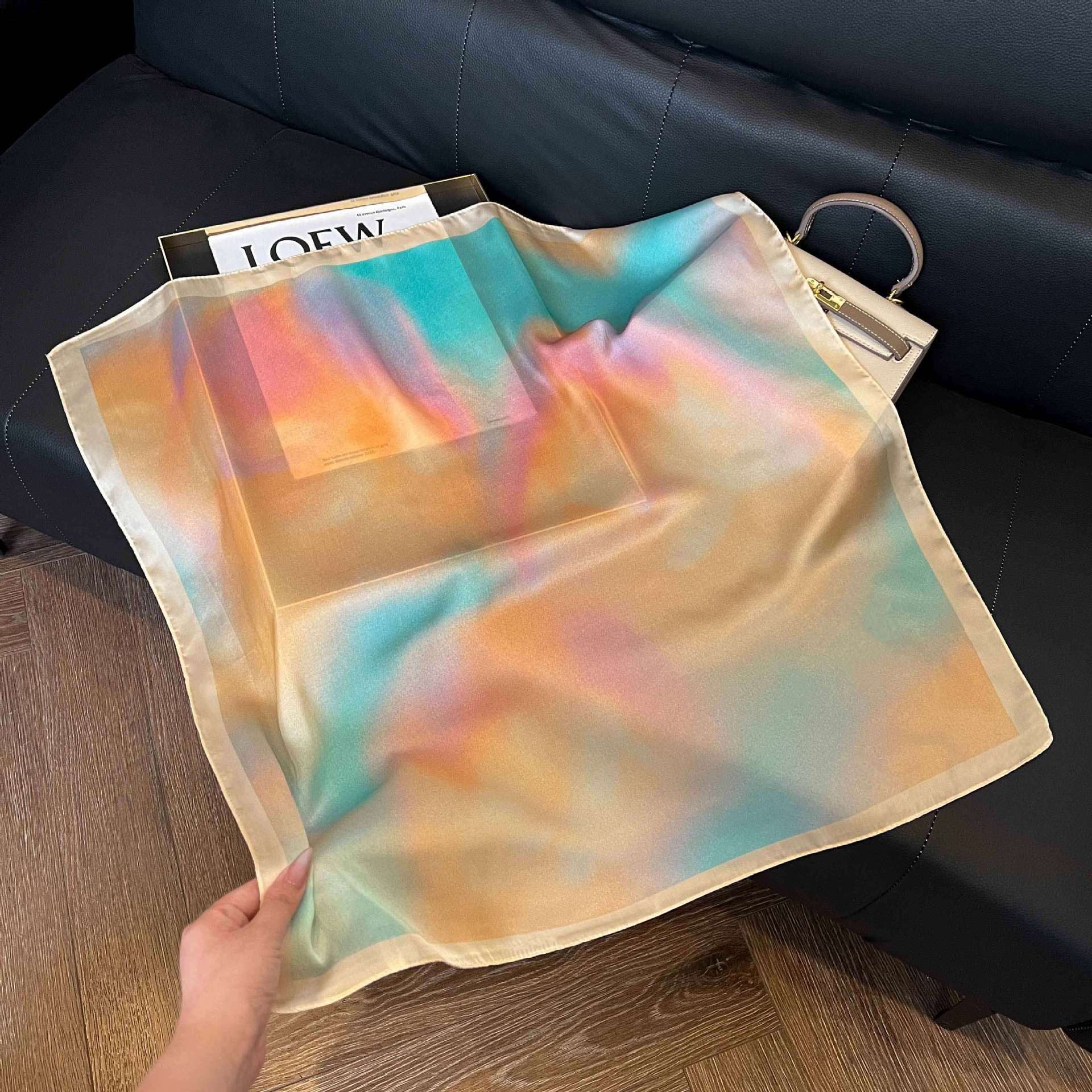 Transfronterizos nuevos bufandas de seda azul de alto nivel de seda cuadrada de simulación bufandas de moda de decoración de moda de combinación bolsa correa de pelo bufandas profesionales