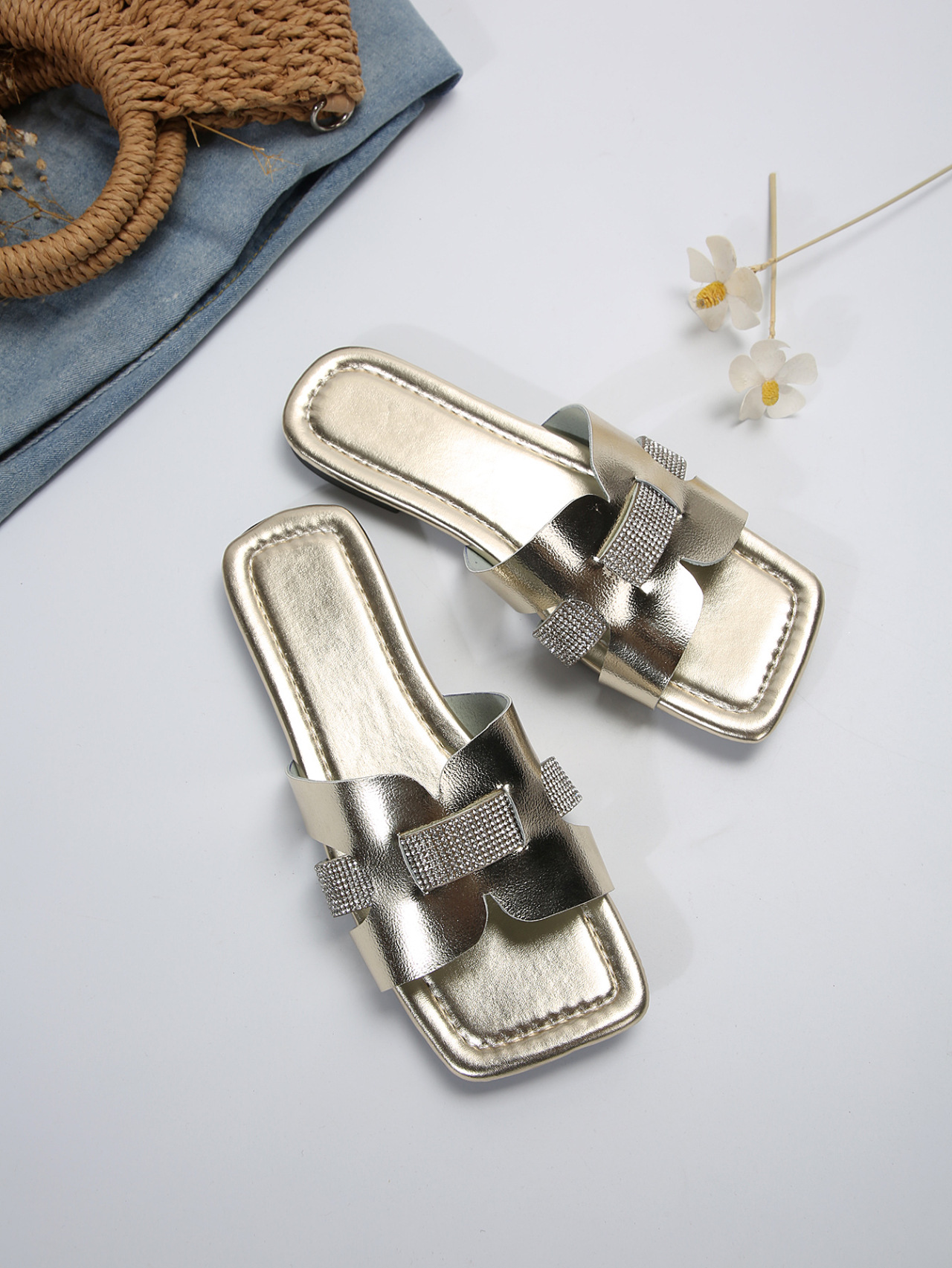 Große Diamant-Flip-Flops mit quadratischer Spitze für Damen im Frühjahr 2024, modisch für Outdoor-Kleidung, Damensandalen und Strand_voghion.com