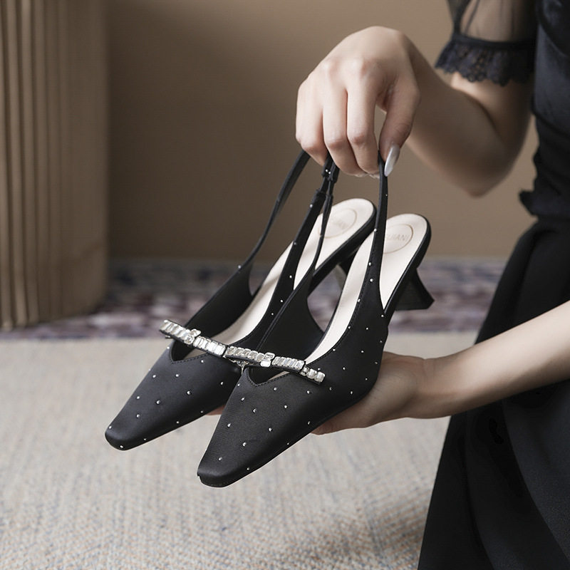 Sandal nữ bít mũi hở gót chất liệu satin đính đá, gót vuông thấp 3–6 cm — Màu be, Màu hồng nhạt, màu đen